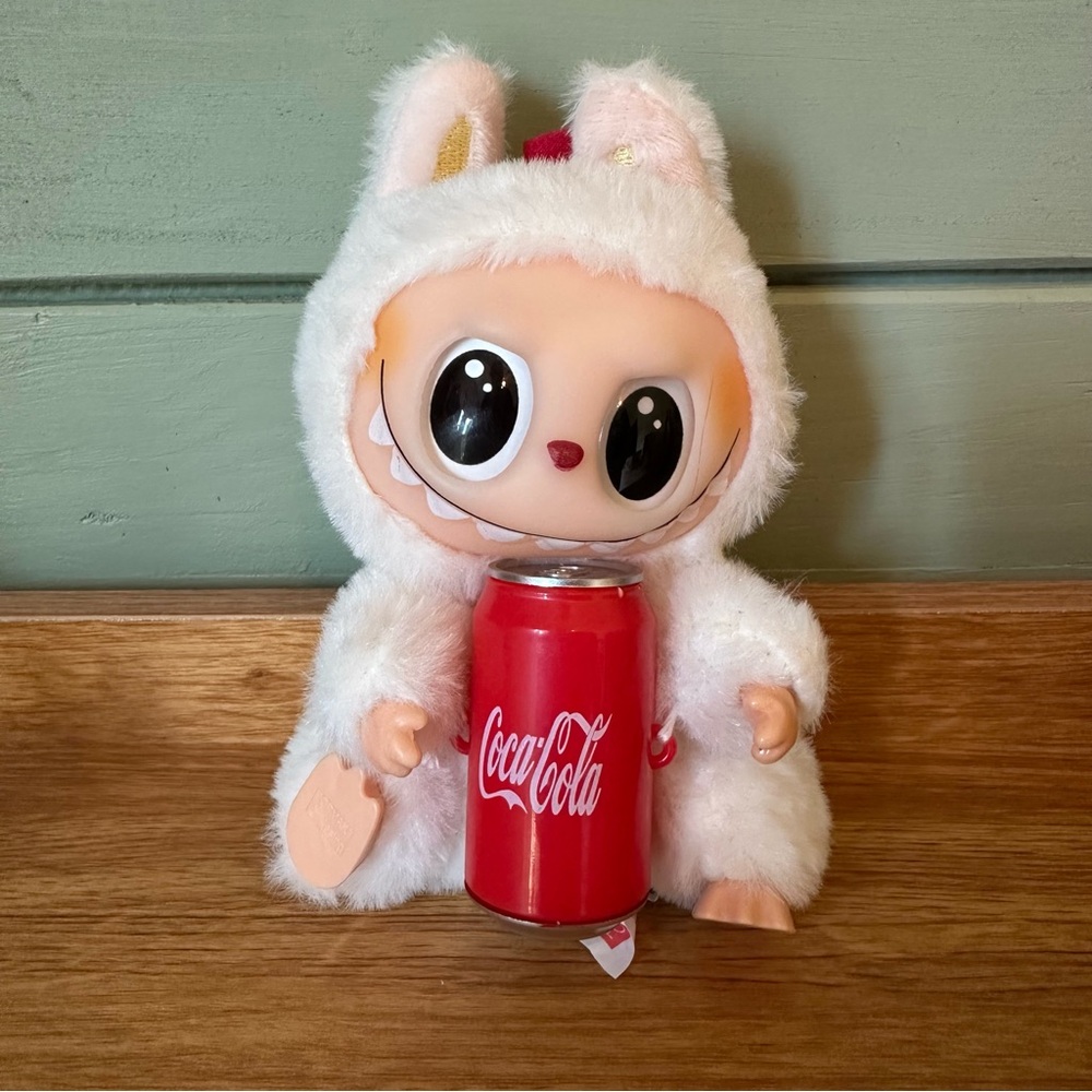 LABUBU- Coca Cola SURPRISE SHAKE
